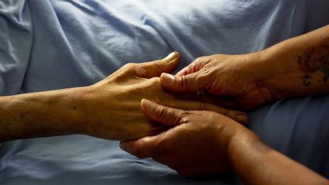 Quebec falling behind when it comes to dying of old age at home, doctor says