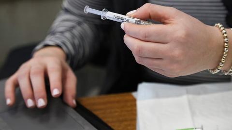 US medical groups urge people to get flu and Covid shots in counter to Trump guidance