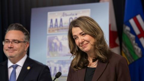 Alberta to ditch twice-a-year clock change, Smith says