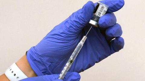 Albertans are struggling to book COVID shots; doctors worry many might give up