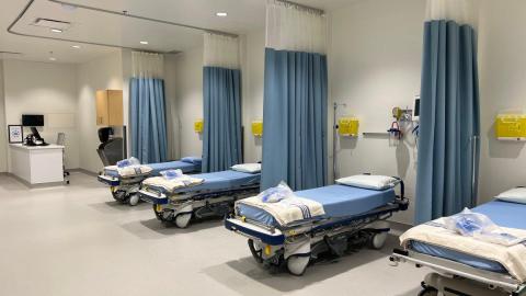 Alberta's plan to let doctors work publicly and privately worries critics, health-care advocates