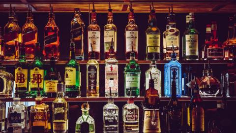 Alcohol's health risks obscured by influential scientific group: study