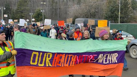 Anger still simmering in western Quebec over doctor pay law