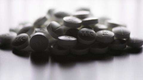 Canada's prescription painkiller shortage expected to continue into 2026