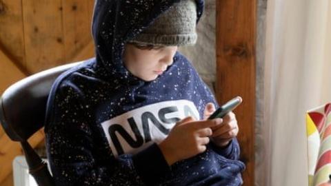 Children limiting own smartphone use to manage mental health, survey finds