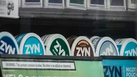 Danielle Smith calls on Ottawa to deregulate sales of nicotine pouches