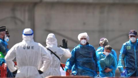 Evacuation of hantavirus-hit ship begins in Canary Islands