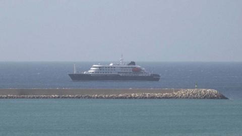 Evacuations planned as suspected hantavirus outbreak traps 150, including 4 Canadians, on cruise ship