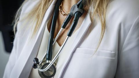 Female family doctors in Ontario spend more time with patients, make less money: study