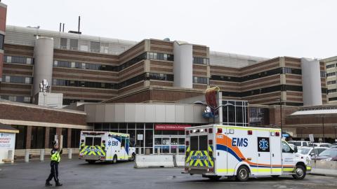 Former deans of medicine call on Ottawa to intervene in Alberta's dual-practice health care model