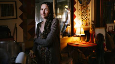 'Free Births' Are a New Pregnancy Trend. Critics Warn About Serious Risks.