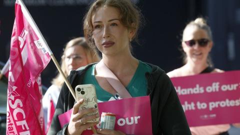 Hospital workers rally against Ottawa's proposed 'bubble zone bylaw'