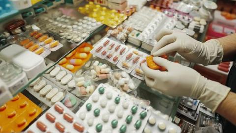 Insurers steer millions of Canadians to new pharmacies: Survey