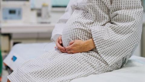 Leading OB-GYN group breaks from CDC on maternal vaccination schedule