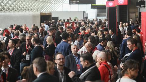 Liberal party adopts motion to restrict kids from social media