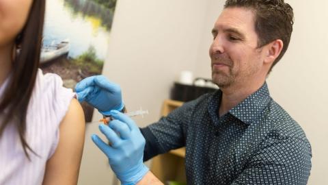 Most Albertans to pay $100 for COVID-19 vaccination this fall