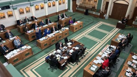 NL health minister defends family care team rollout amid delays