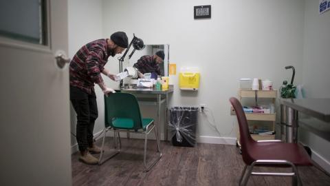 Ontario should restore funding for supervised drug-use sites, former Toronto mayors say