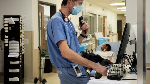 Quebec wants to launch AI pilot project to take medical notes in 2026