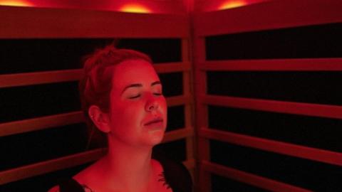 Red light therapy is the hottest craze at Toronto spas and gyms. But does it actually do anything?
