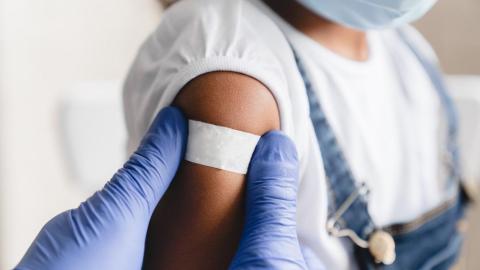 Report suggests FDA may not reauthorize Pfizer COVID vaccine for young kids