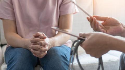 Repurposed drug may extend survival in aggressive ovarian cancer, trial shows