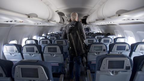 Should Canada consider US-style travel bans amid Ebola outbreak?