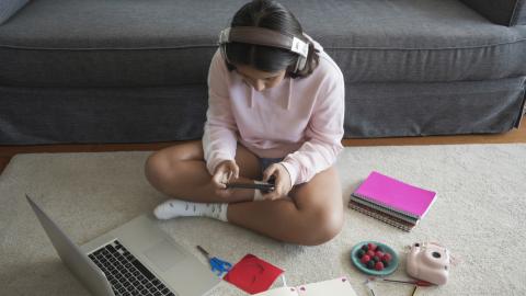 Social media use linked to lower reading, memory scores in preteens