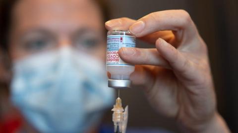 Some Albertans frustrated and unable to book COVID-19 shots as fall campaign kicks off