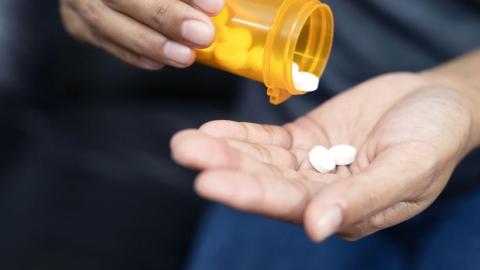 Study uncovers higher prescription rates of opioids in lower-income communities across Canada
