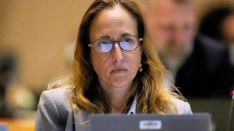 Top FDA drug official is trying to hire a friend who's seeking to put pregnancy warnings on antidepressants