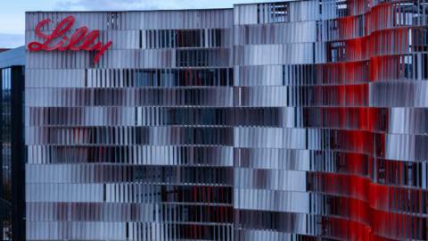 Trump says Eli Lilly to build six US plants