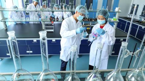 U.S. Drugmakers Warn White House of Chaos as Trump Weighs Curbs on China