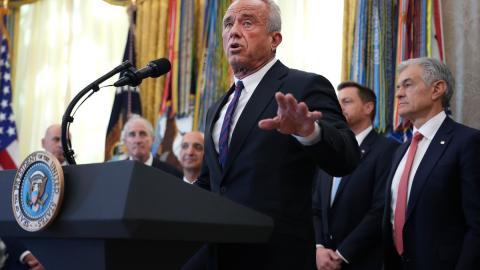 U.S. pushes drugmakers to reveal confidential details of contracts with Canada, other countries