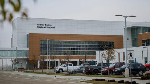 Woman voices concern after Grande Prairie surgical tool sterilization issues see her airlifted for surgery