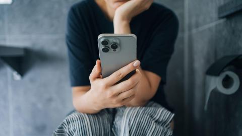 You're More Likely to Get Hemorrhoids If You Use Your Phone on the Toilet