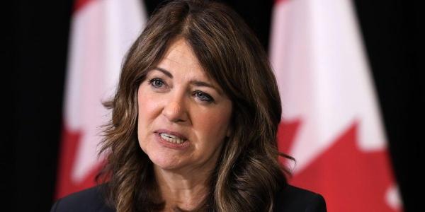 Smith defends charging Albertans for COVID-19 vaccines