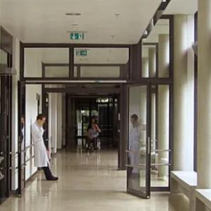 Canada breaks with U.S. on med-school standards